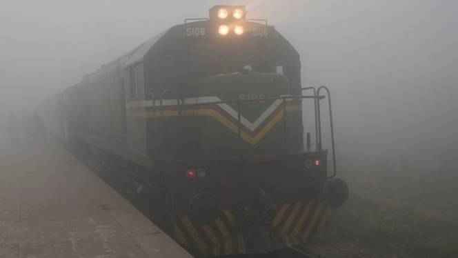 পাকিস্তানে দুই ট্রেনের সংঘর্ষ, আহত ৩০