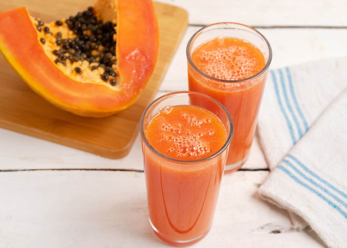 papaya-juice-served-in-two-glasses papaya-juice-served-in-two-glasses