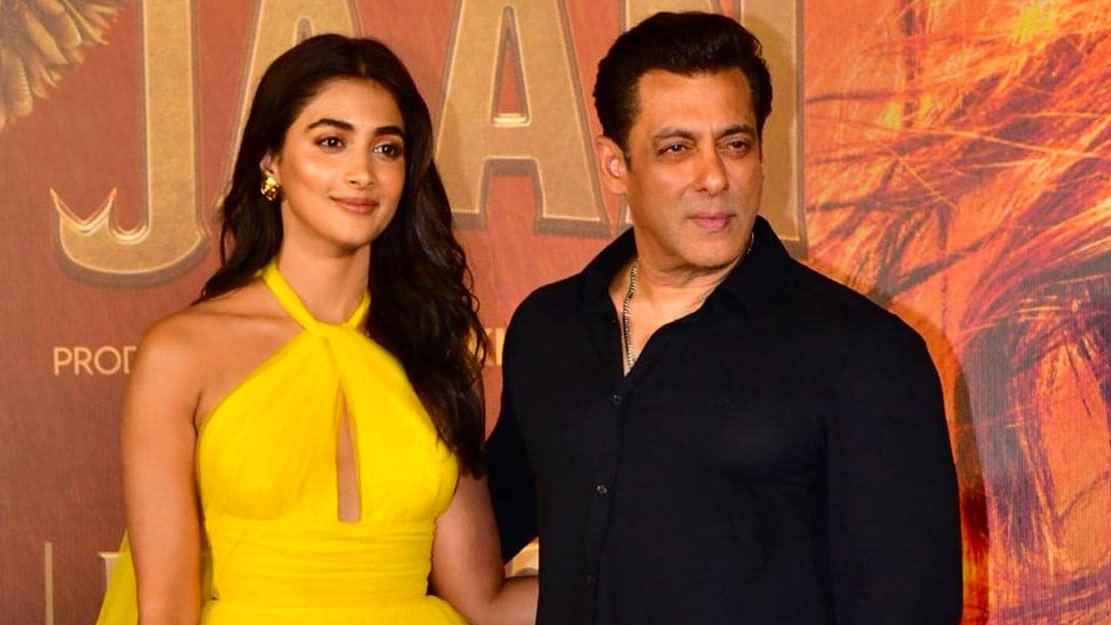 সালমানের সঙ্গে প্রেম, বিয়ে করছেন ক্রিকেটারকে!