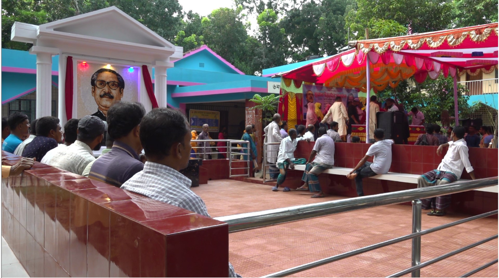 thumbnail_Jhenidah_mural_01