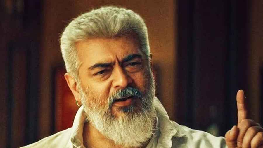 জনপ্রিয় অভিনেতাকে নিয়ে উল্টে গেল চলন্ত গাড়ি!