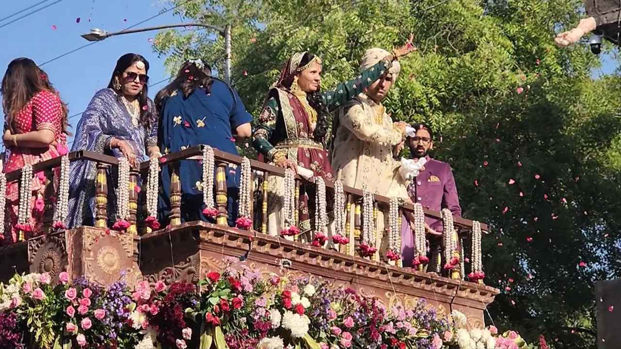 ২৬৩ কোটি টাকা বিলিয়ে দিয়ে বেছে নিলেন সন্ন্যাস জীবন