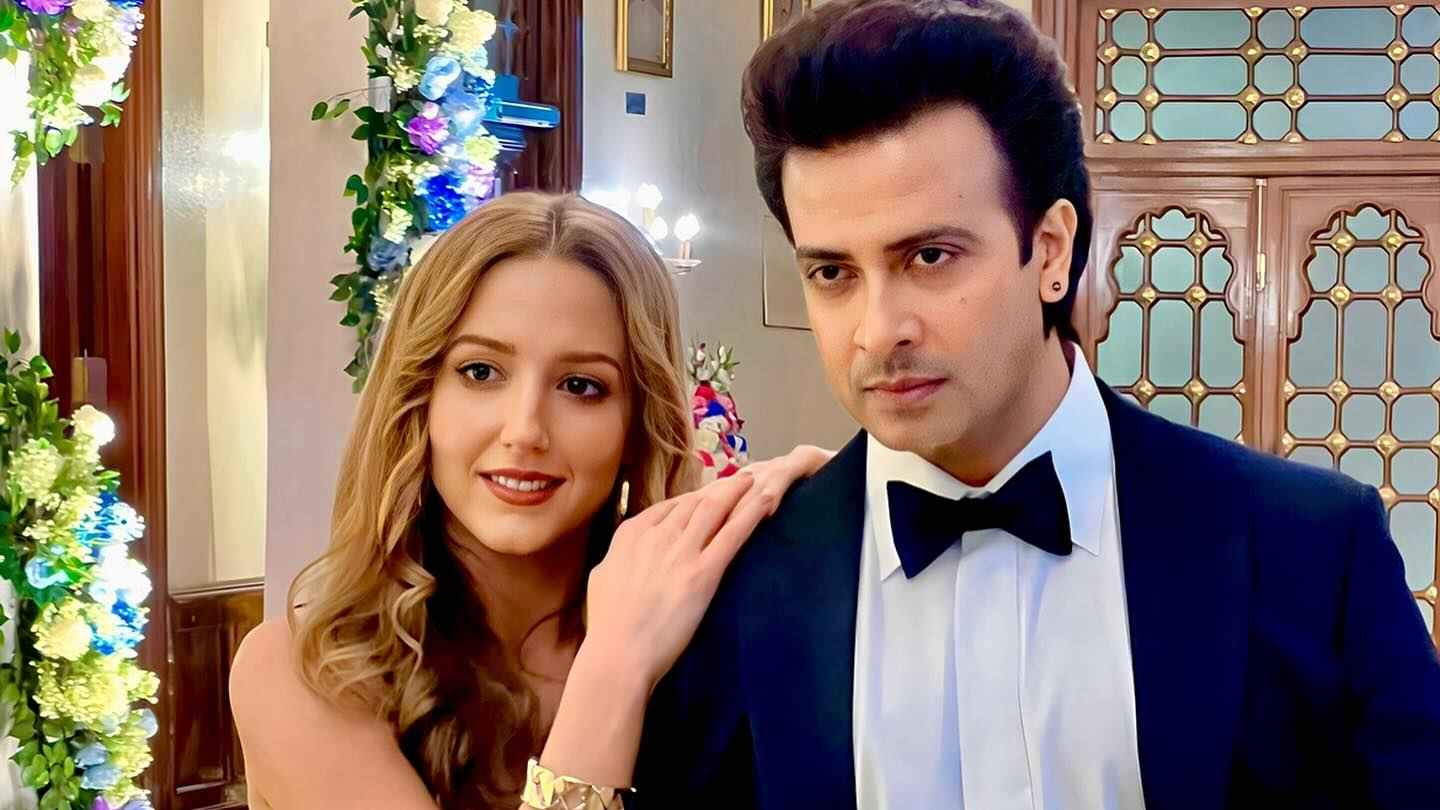 ‘রাজকুমার’ করার সময় বাঙালির মতো হাতে খাবার খেতে শিখেছি: কফি