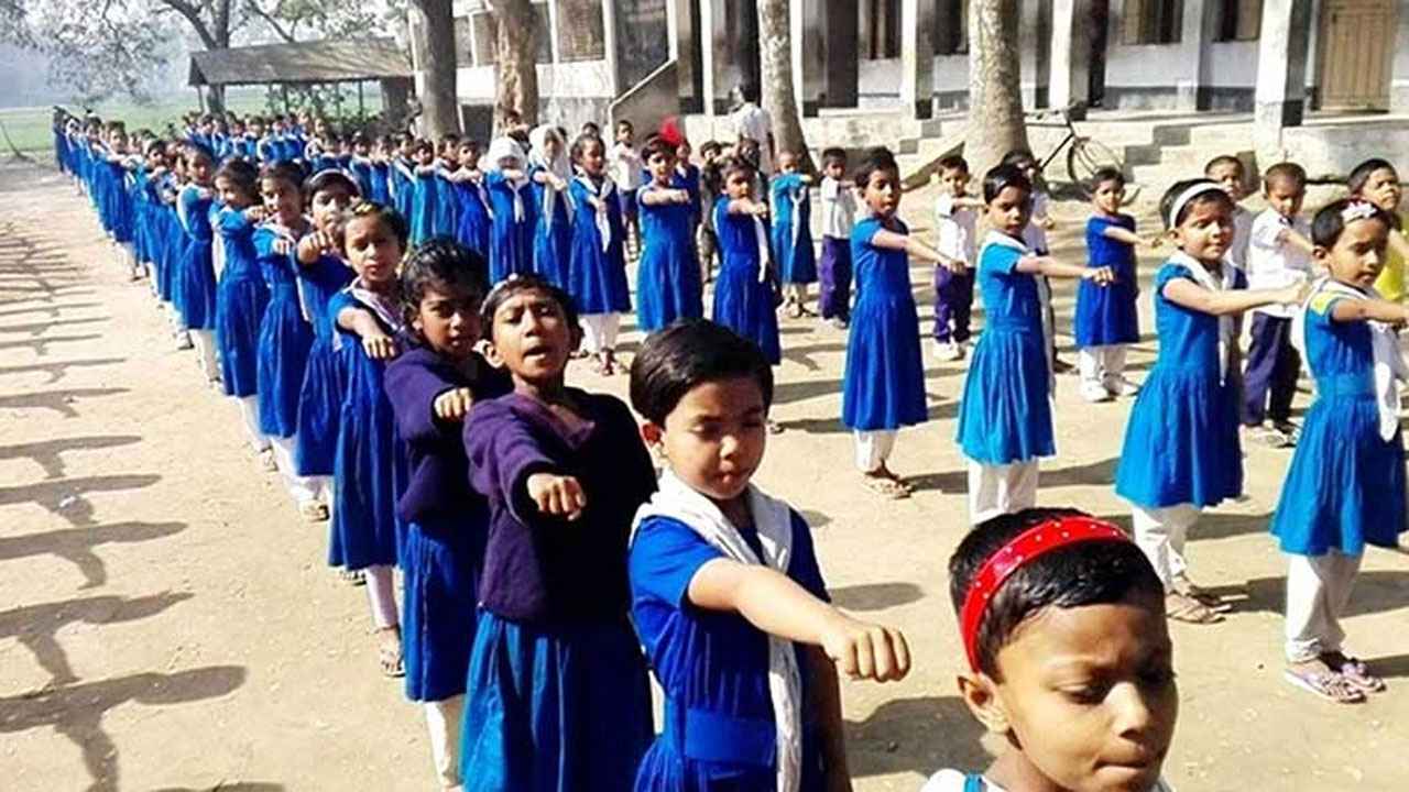 তাপদাহের মধ্যে প্রাথমিক বিদ্যালয়ে অ্যাসেম্বলি বন্ধ রাখার নির্দেশ