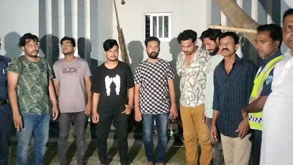 নারীর এডিট করা অশ্লীল ছবি ভাইরাল করায় যুবক আটক