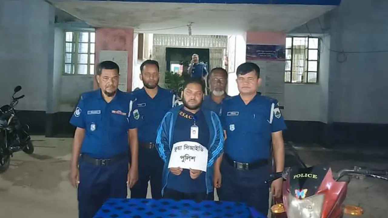 নওগাঁয় সিআইডি পরিচয়ে চাঁদাবাজি, গ্রেফতার ১