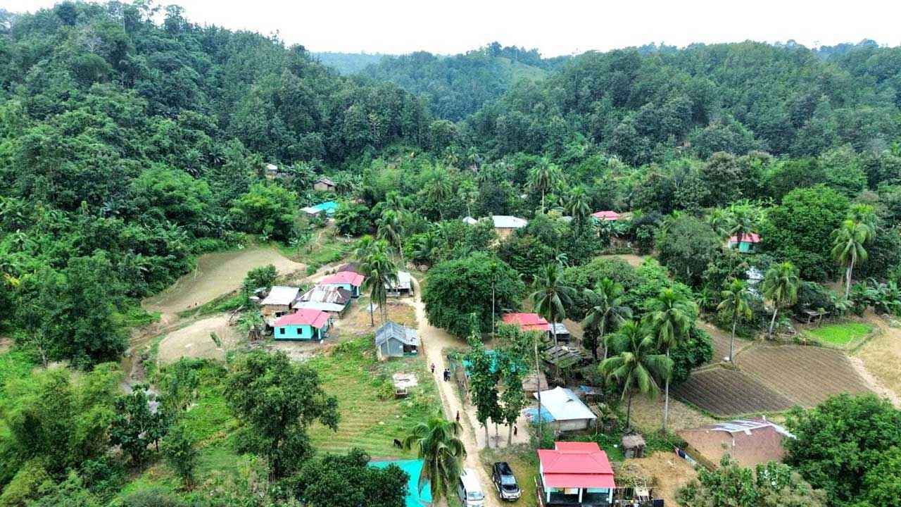 অশান্ত পাহাড়ে শান্তি ফেরাতে কঠোর অবস্থানে সরকার