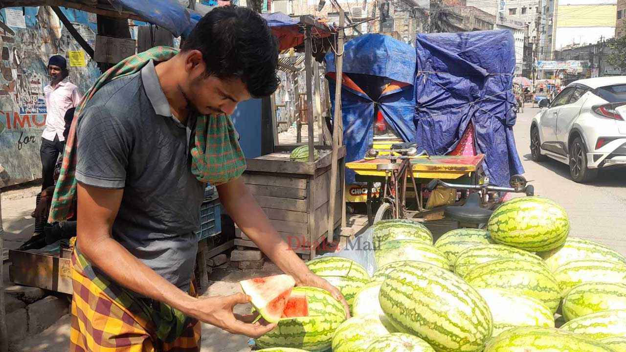 হিট অ্যালার্টেও রোদে পুড়ছে তাদের জীবন