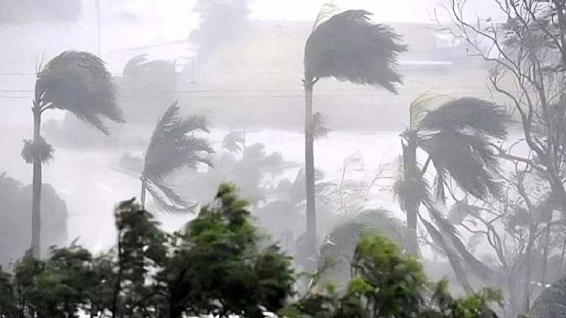 ৮০ কিমি বেগে ঝড়ের আভাস: ৭ অঞ্চলে নদীবন্দরে ২ নম্বর হুঁশিয়ারি সংকেত