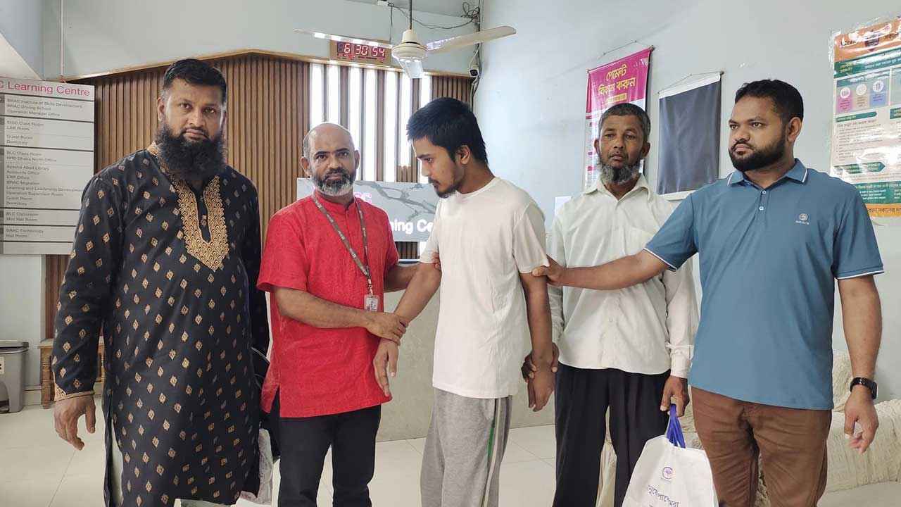 অবশেষে পরিবার খুঁজে পেলেন সৌদি প্রবাসী সরোয়ার