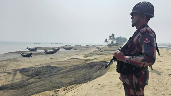 নাফ নদীতে ২ জেলেকে গুলি: বিজিবির প্রতিবাদ 