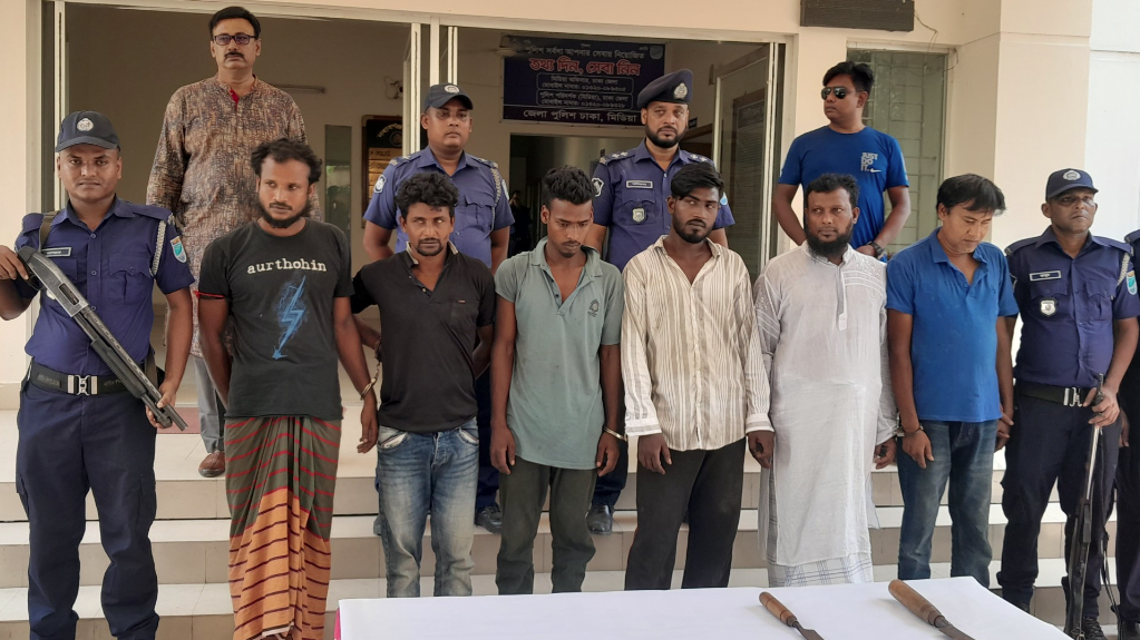 নবাবগঞ্জে ডাকাতি হওয়া গরু উদ্ধার, গ্রেফতার ৬