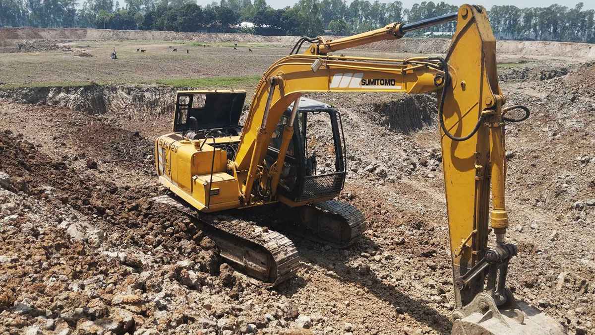 ৩ ফসলি জমি কেটে অবাধে পুকুর খনন, কমছে কৃষি জমি