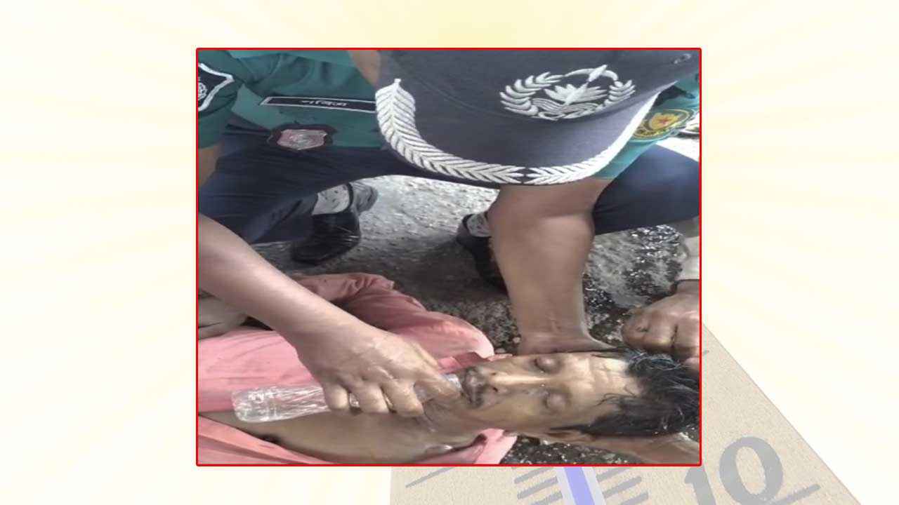 ট্রাফিক সদস্যের তড়িত পদক্ষেপে রক্ষা পেলেন রিকশাচালক