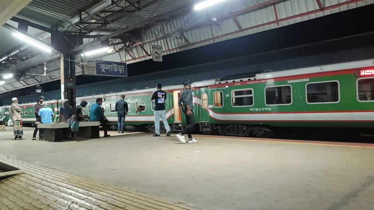 মৌলভীবাজারে ট্রেনের ইঞ্জিন বিকল, বন্ধ রেল যোগাযোগ