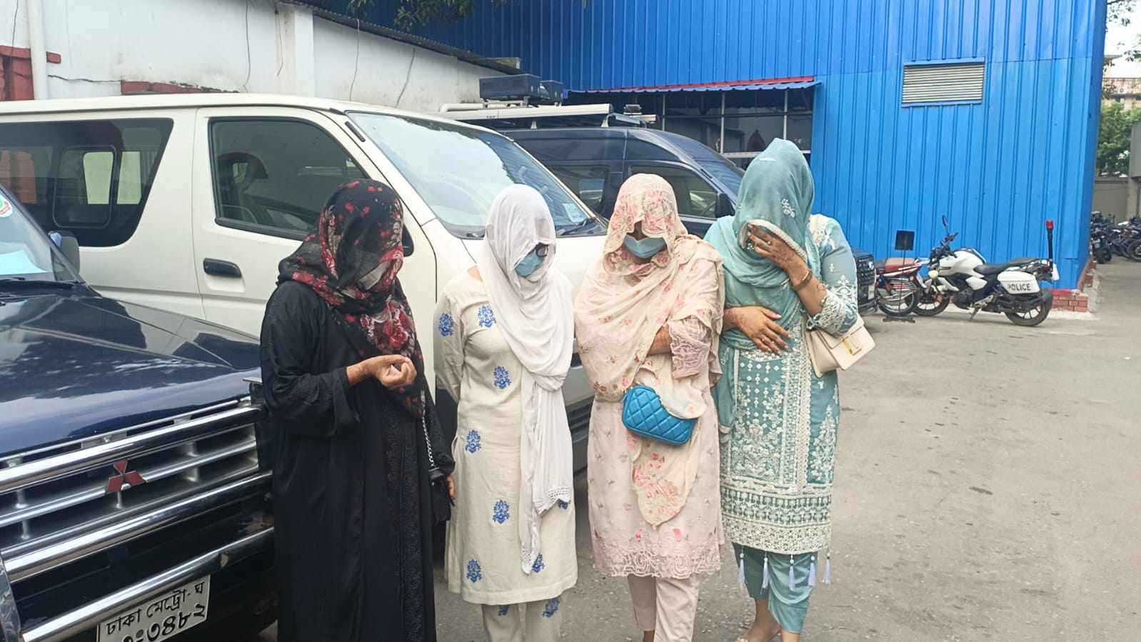 গুলশানে নারীদের মারামারি, সেই বারের বিরুদ্ধে ব্যবস্থা নেবে ডিবি