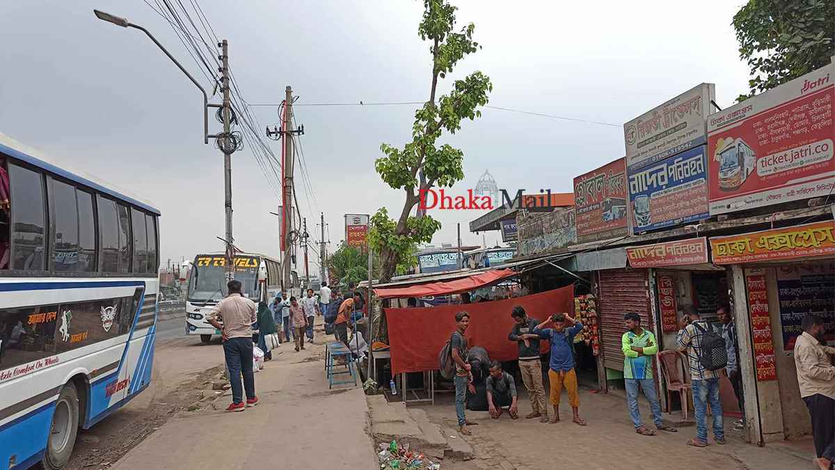 বাড়তি ভাড়া গুনতে হচ্ছে না যাত্রীদের