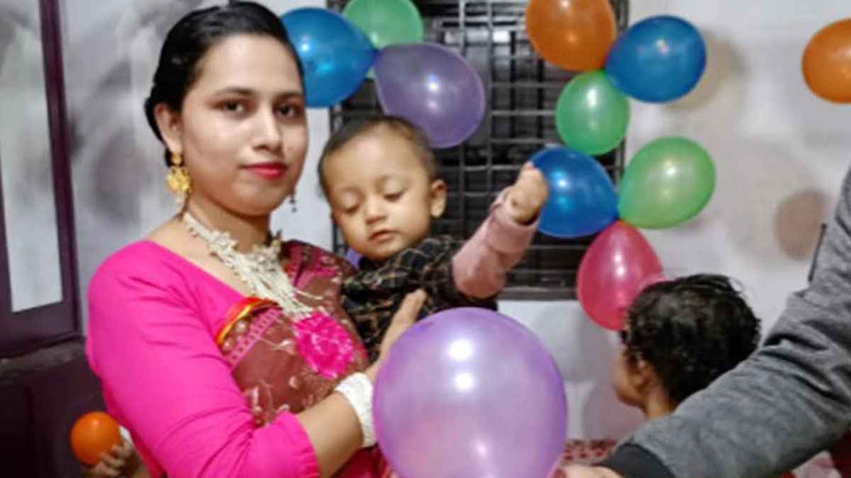 ফেসবুকে পোস্ট দিয়ে সন্তানসহ ট্রেনের নিচে ঝাঁপ মায়ের