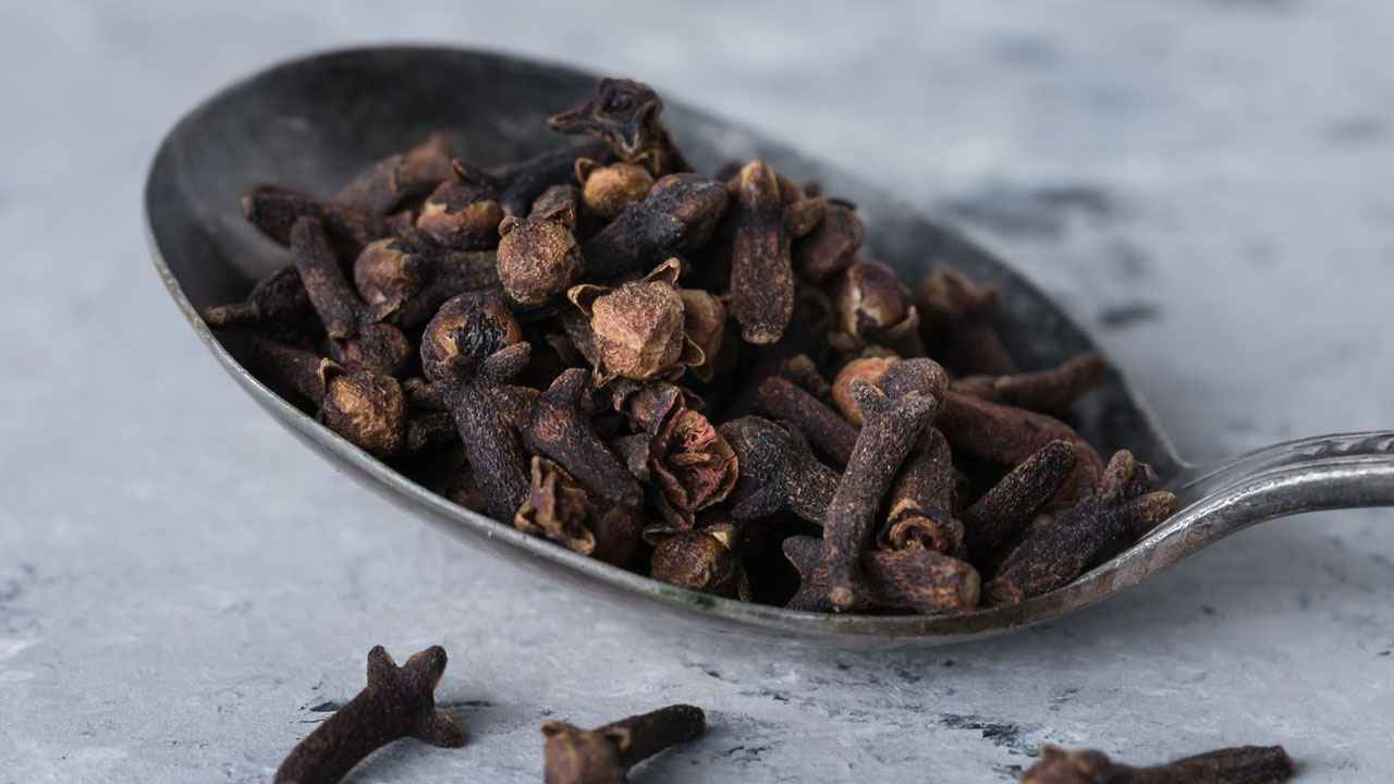 মুখে লবঙ্গ রাখলে কী হয়? 