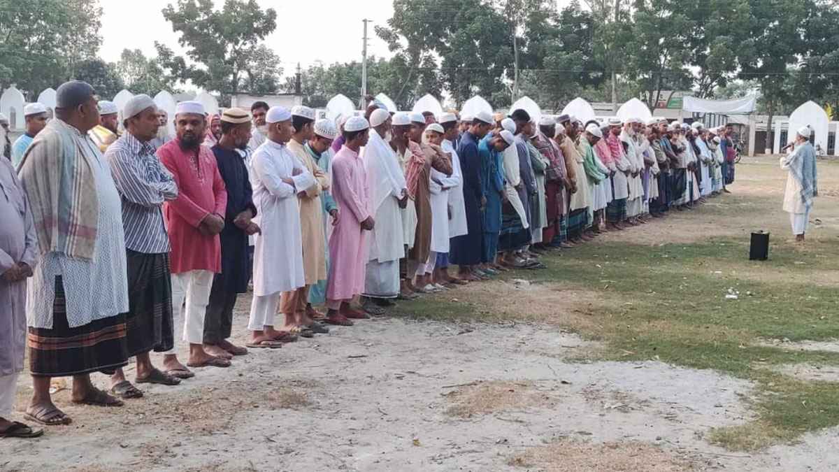 দাবদাহে পুড়ছে দিনাজপুর, বৃষ্টির জন্য বিশেষ নামাজ আদায়