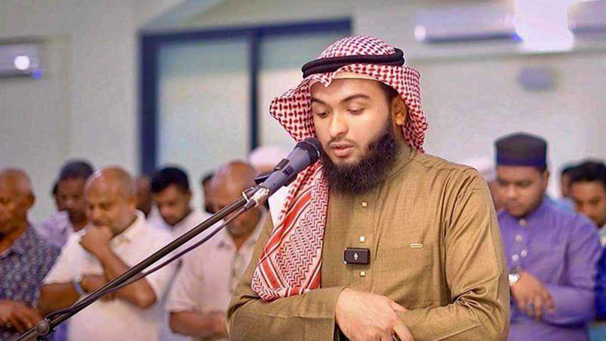 রাষ্ট্রীয় আমন্ত্রণে মালদ্বীপে তারাবি পড়াচ্ছেন বাংলাদেশি হাফেজ কামরুল