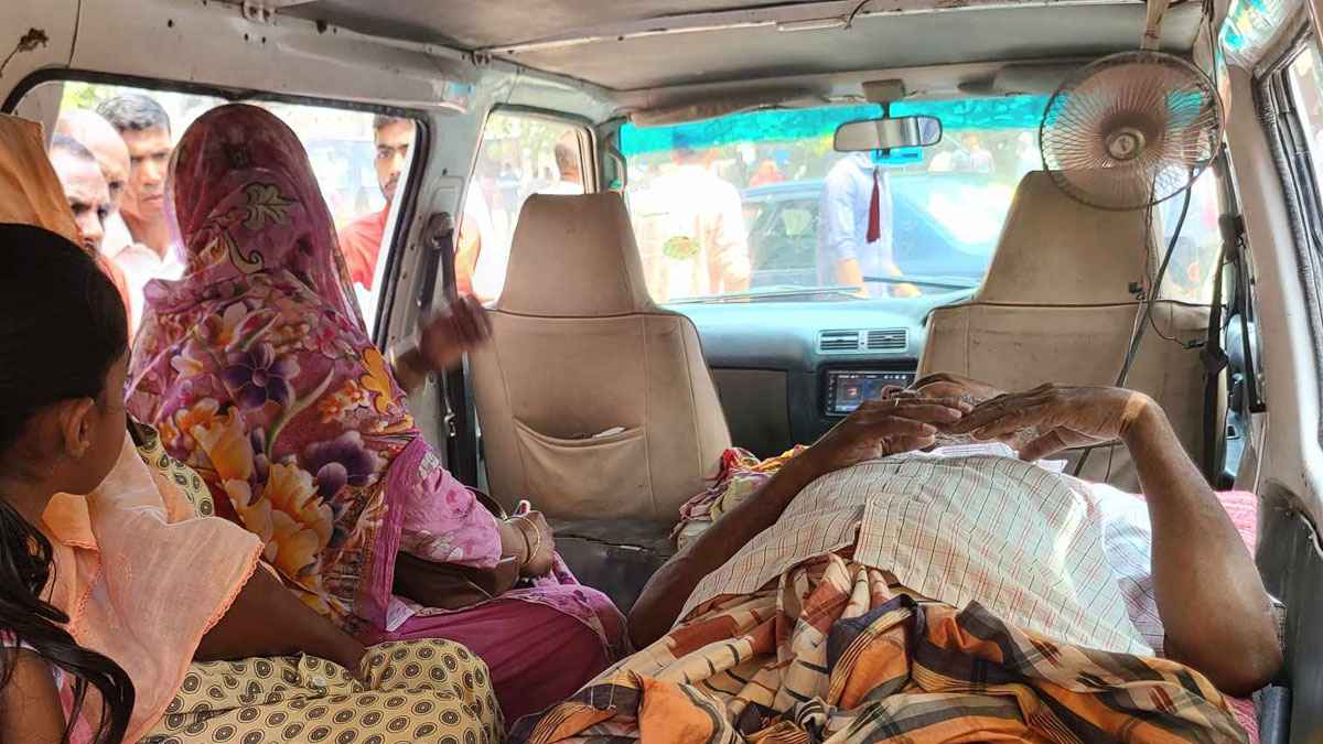 স্ত্রীর মামলায় স্ট্রেচারে চড়ে আদালতে আগাম জামিন নিলেন আফজালুল