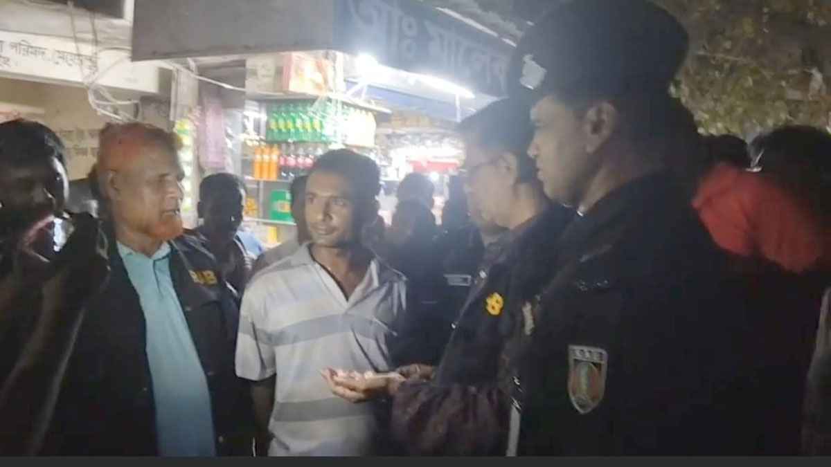 ইয়াবা ট্যাবলেটসহ শ্যামলী পরিবহনের চালক আটক