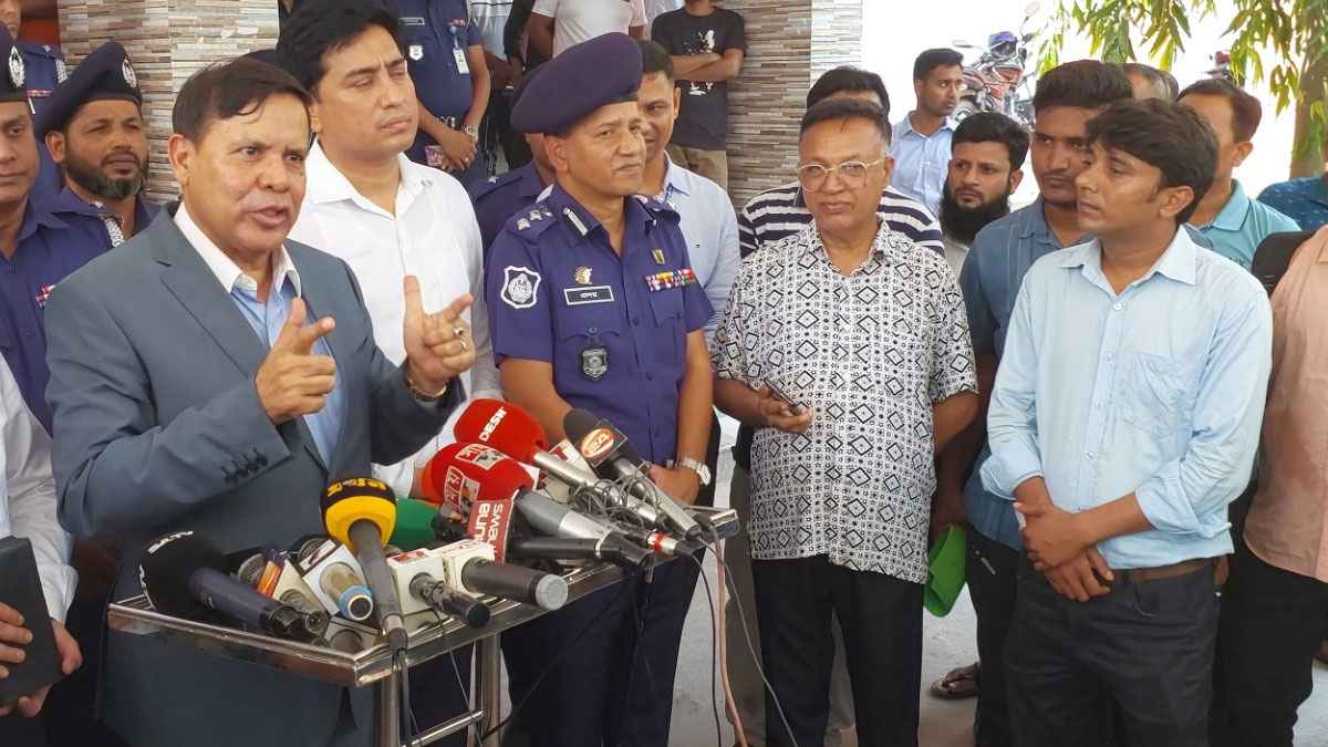 উপজেলা নির্বাচনে কোনো অনিয়ম হলে চাকরি হারাবে কর্মকর্তারা: ইসি হাবিব