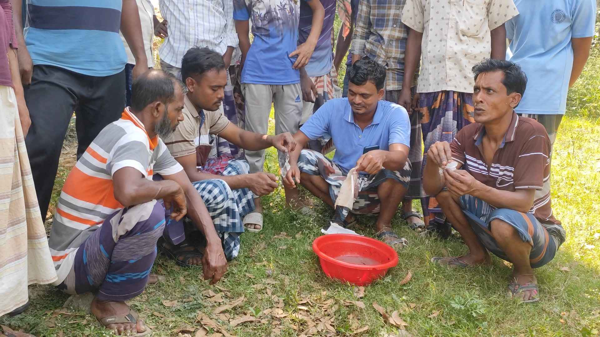 পাম্পে পানির পরিবর্তে উঠছে ডিজেল, জ্বলছে আগুন