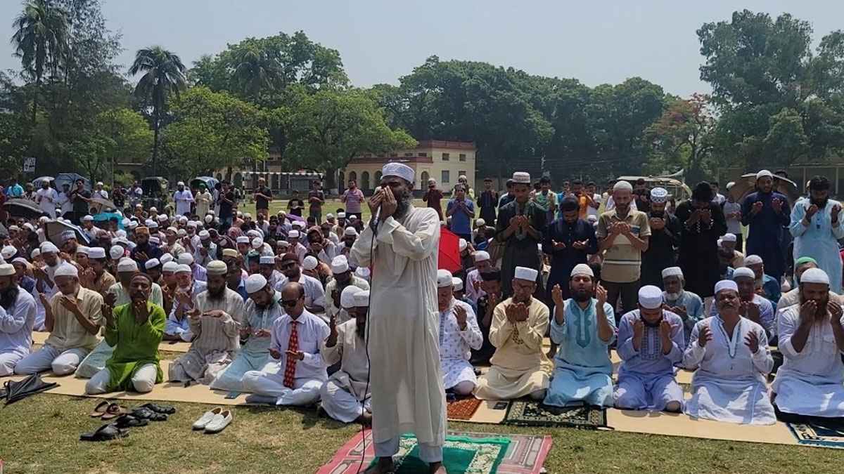 বৃষ্টির জন্য পাবনায় ইসতিসকার নামাজ