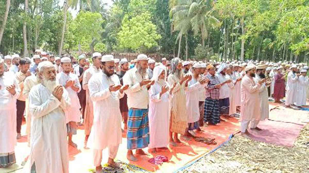 রাজবাড়ীতে বৃষ্টির জন্য বিশেষ নামাজ আদায়