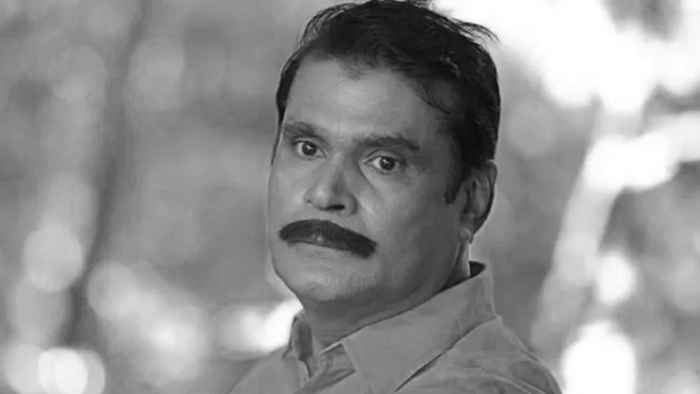 জানাজা শেষে বরগুনার পথে অভিনেতা রুমির মরদেহ