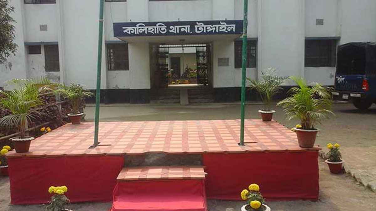 ৪৩০ বস্তা ভারতীয় চিনিসহ ২ ট্রাক জব্দ, আটক ৭