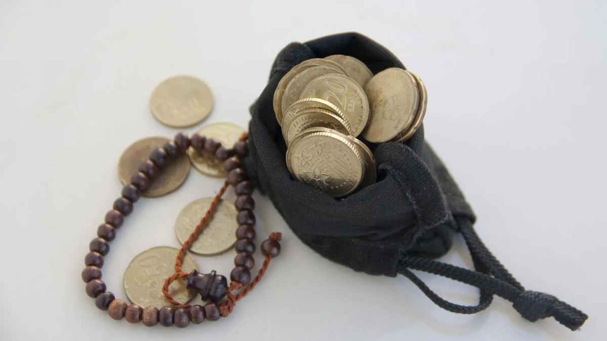 শ্বশুর শাশুড়িকে জাকাত দেওয়া যাবে?