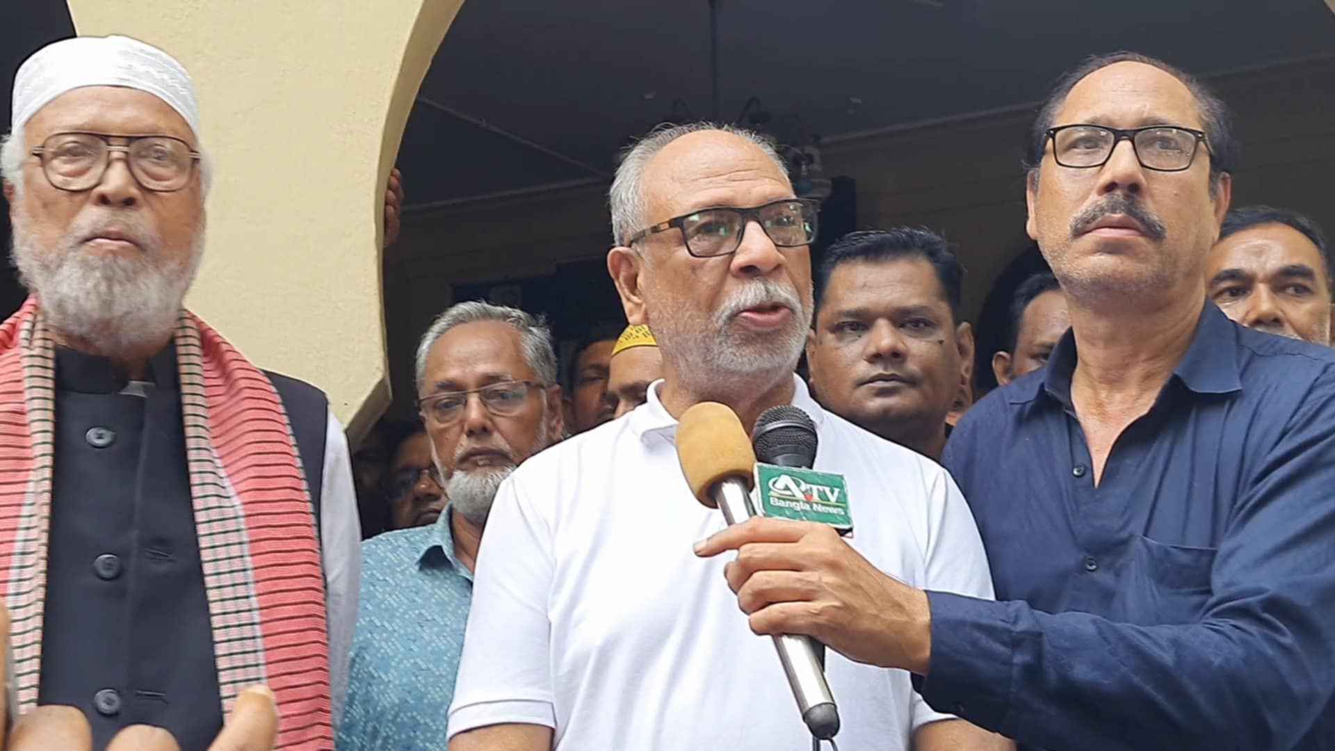 কোনো রাজনৈতিক দলে সম্পৃক্ত না হওয়ার ঘোষণা লতিফ সিদ্দিকীর