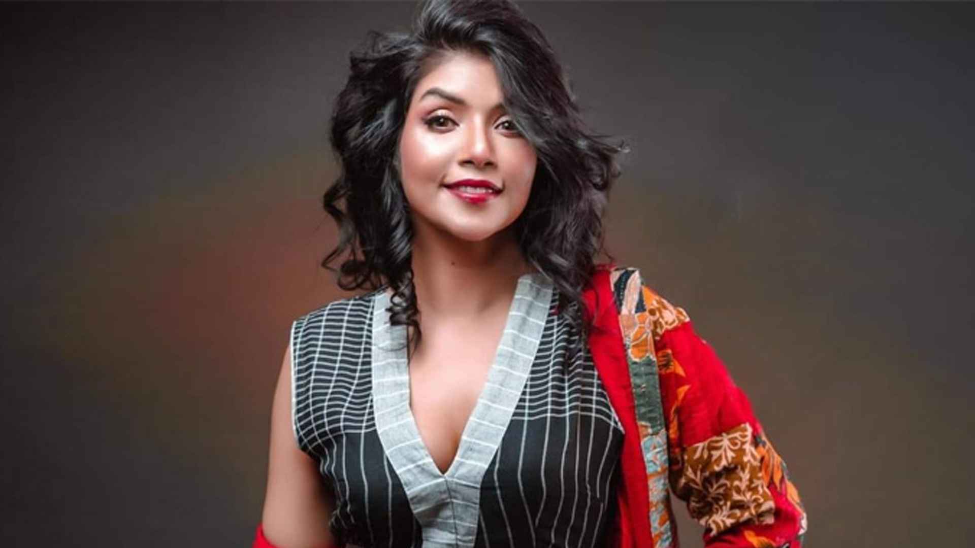 সত্যিই কি আয়নাঘরে রাখা হয়েছিল নওশাবাকে— জানালেন অভিনেত্রী 