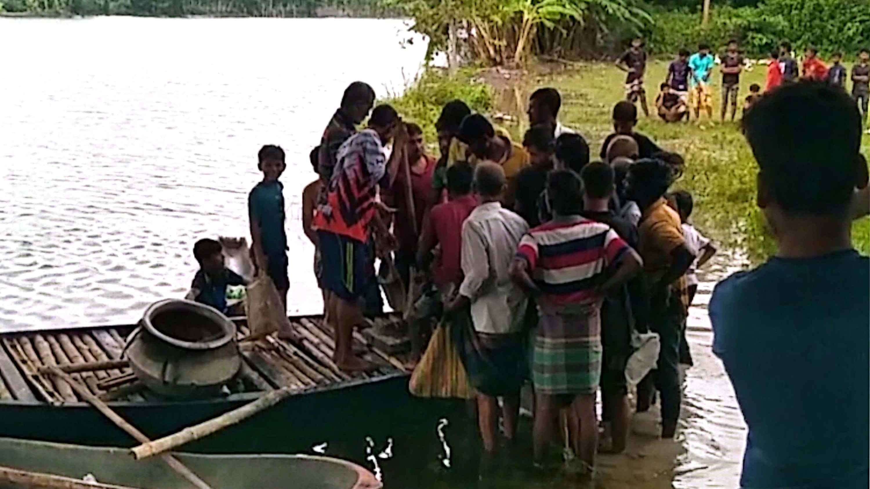 কোটচাঁদপুরে বাওড় থেকে মাছ লুটের অভিযোগ