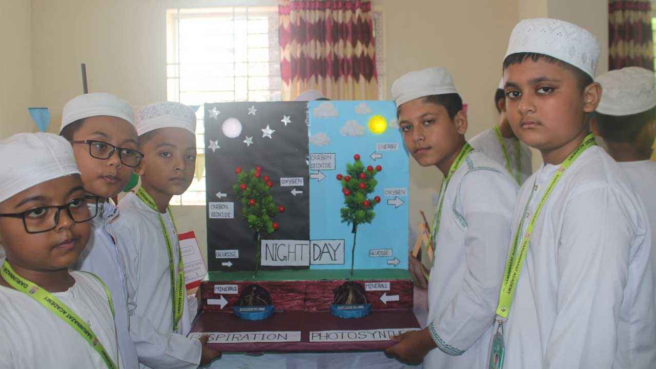 দারুননাজাতে ক্ষুদে বিজ্ঞানীদের অংশগ্রহণে বিজ্ঞান মেলা