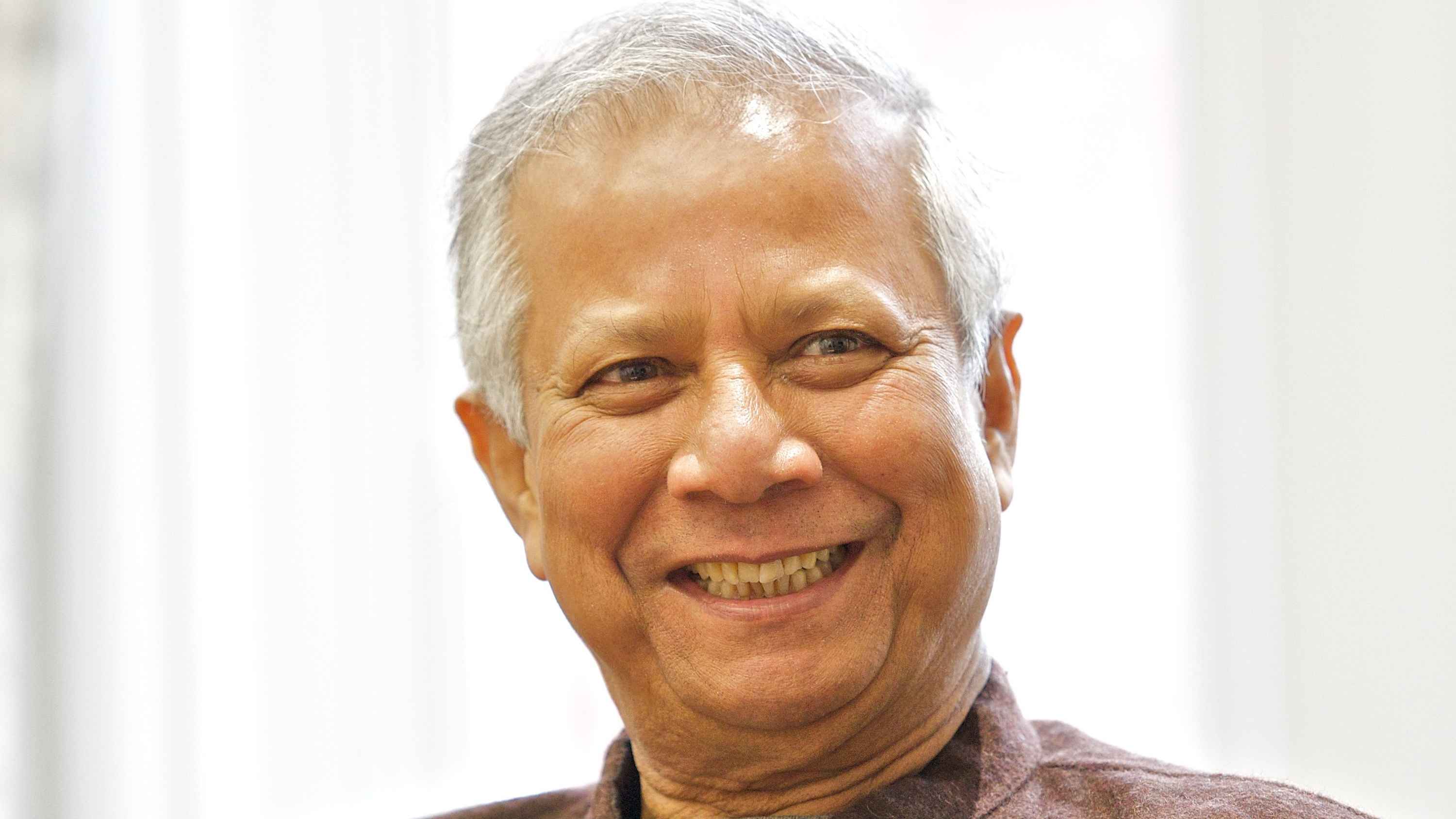 দেশের পথে ড. ইউনূস