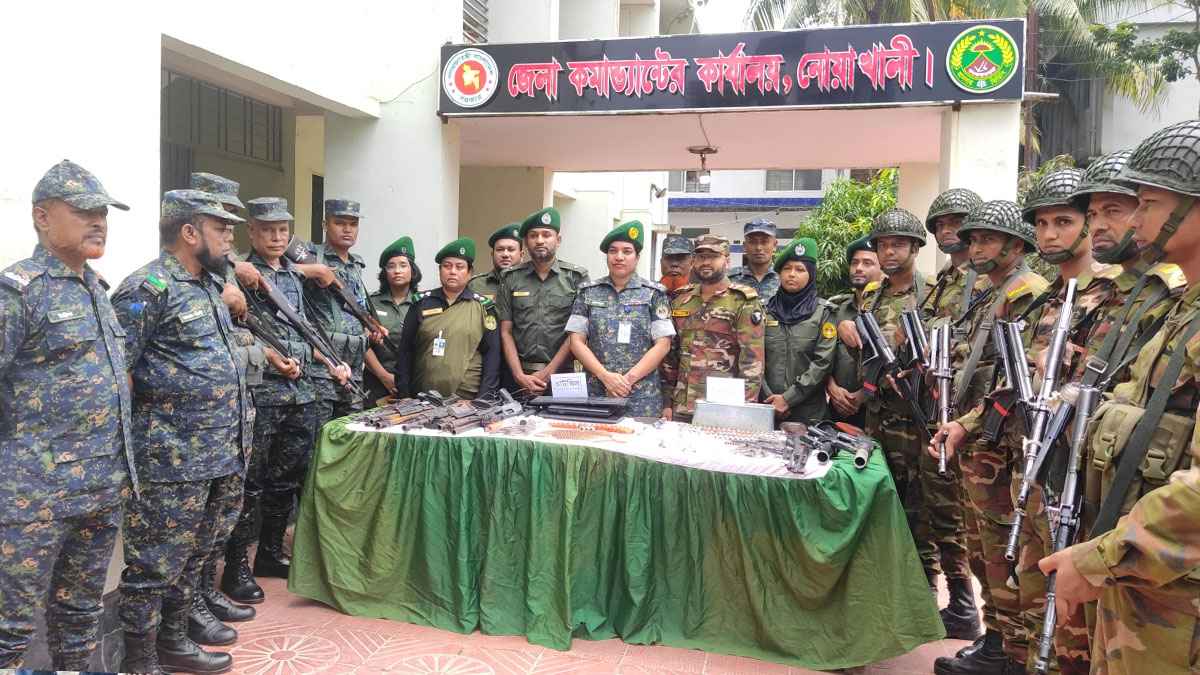 নোয়াখালী থানা থেকে লুণ্ঠিত হওয়া অস্ত্র উদ্ধার করল আনসার
