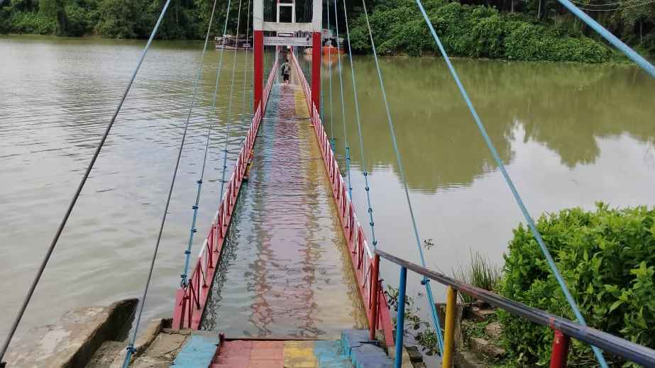 ডুবে গেছে রাঙামাটির ঝুলন্ত সেতু