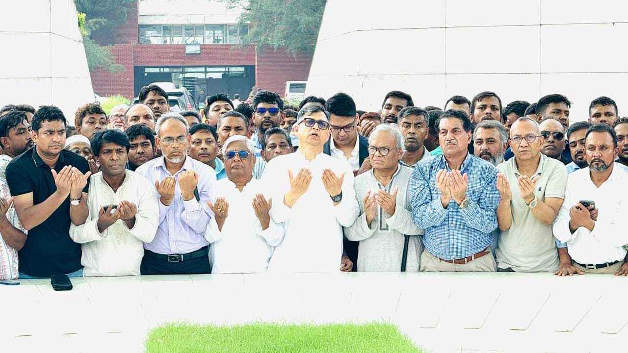 ৯ বছর পর দেশে ফিরে যা বললেন বিএনপির সালাহউদ্দিন