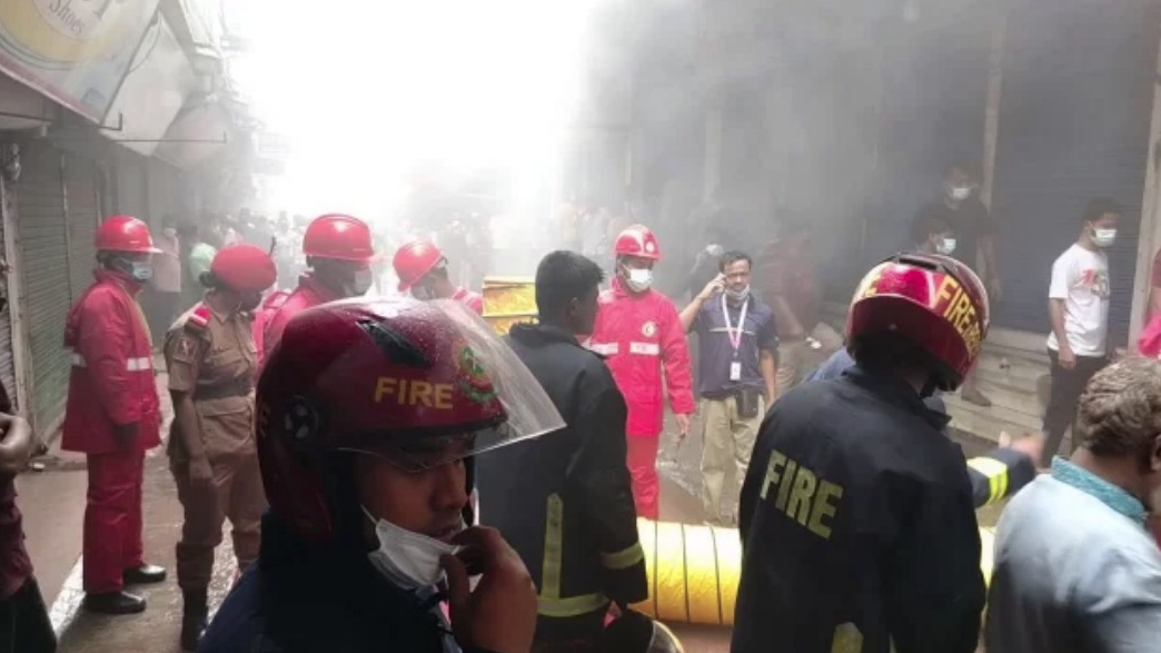 ফেনী বড় বাজারের টাওয়ারে আগুনে পুড়েলো ১০ দোকান