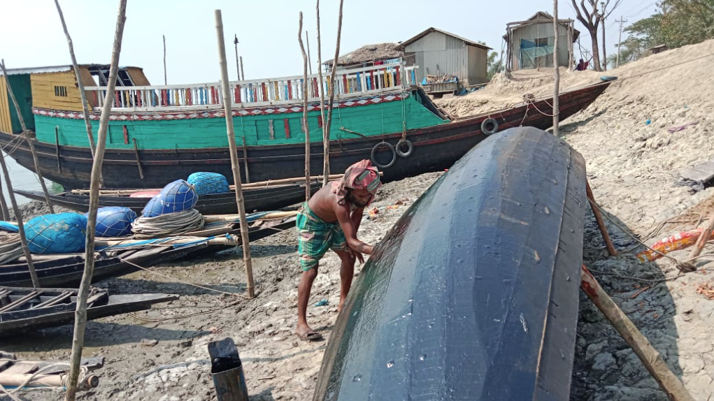 উঠছে সুন্দরবনে প্রবেশে নিষেধাজ্ঞা, ব্যস্ত বনজীবীরা