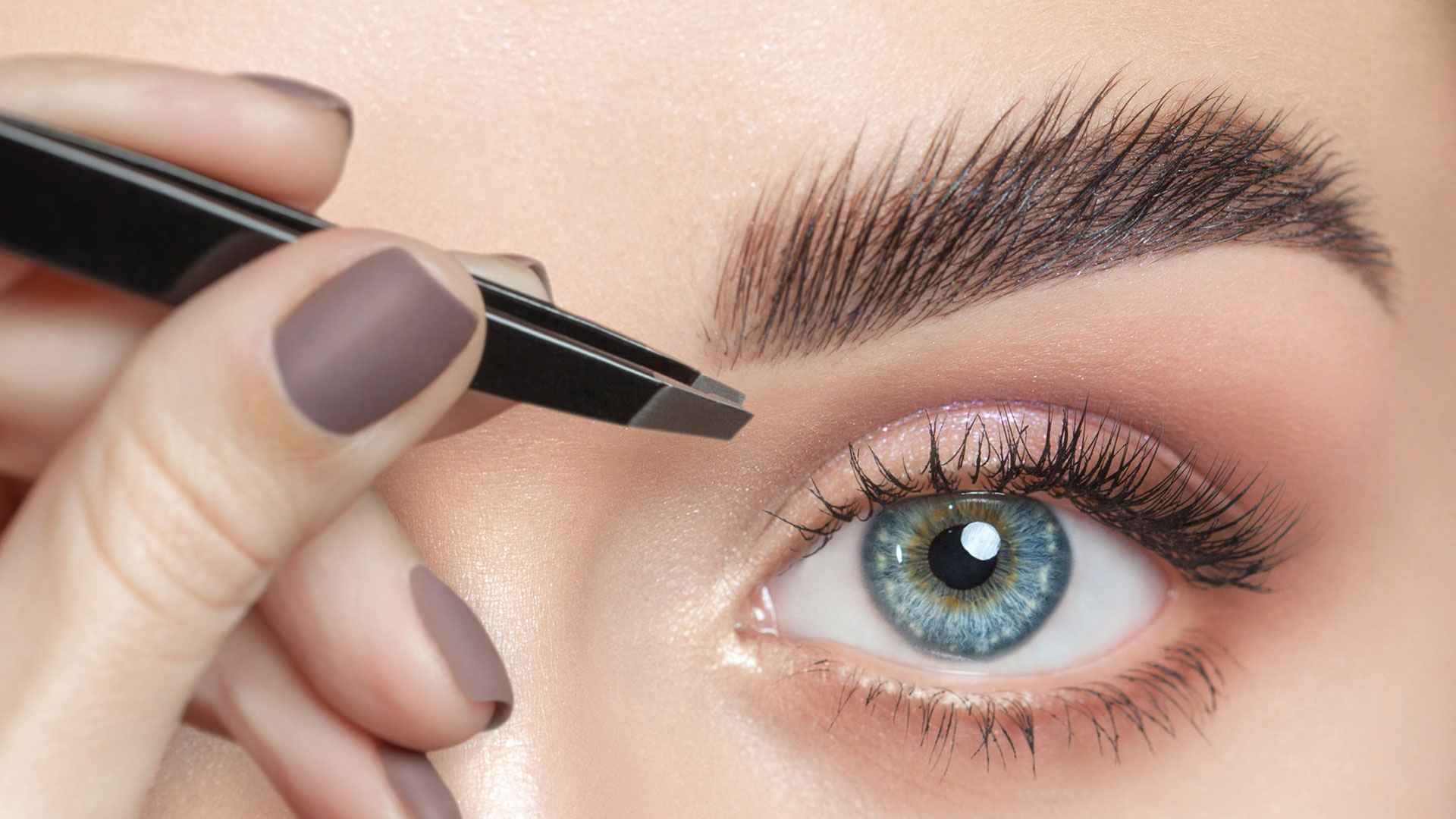 ভ্রু পাতলা হয়ে যাচ্ছে, ঘুমানোর আগে এভাবে যত্ন নিন