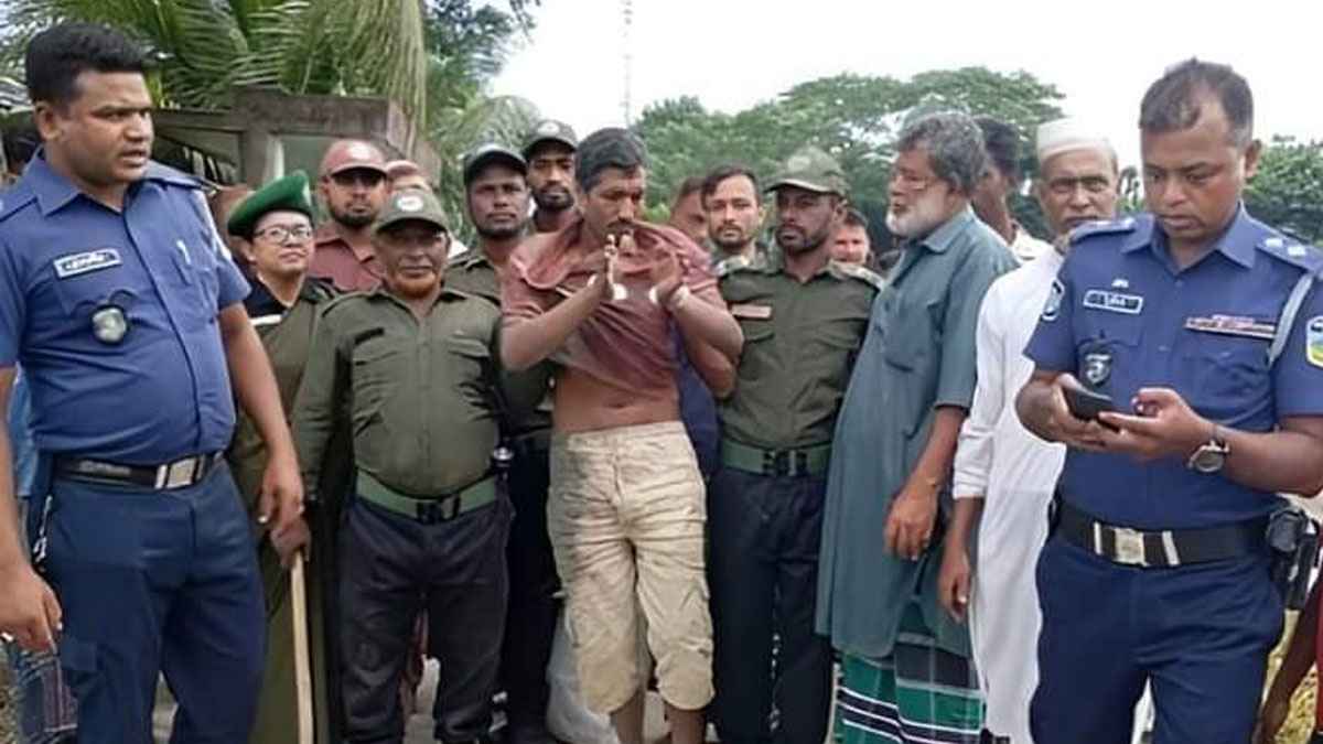 নেত্রকোনায় মন্দির ভাঙচুর করার সময় হাতেনাতে আটক হিন্দু যুবক