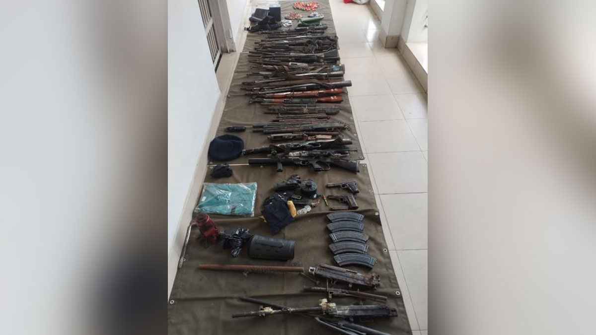 চট্টগ্রামের বিভিন্ন থানা থেকে লুট হওয়া ৩৫ অস্ত্রসহ গুলি উদ্ধার