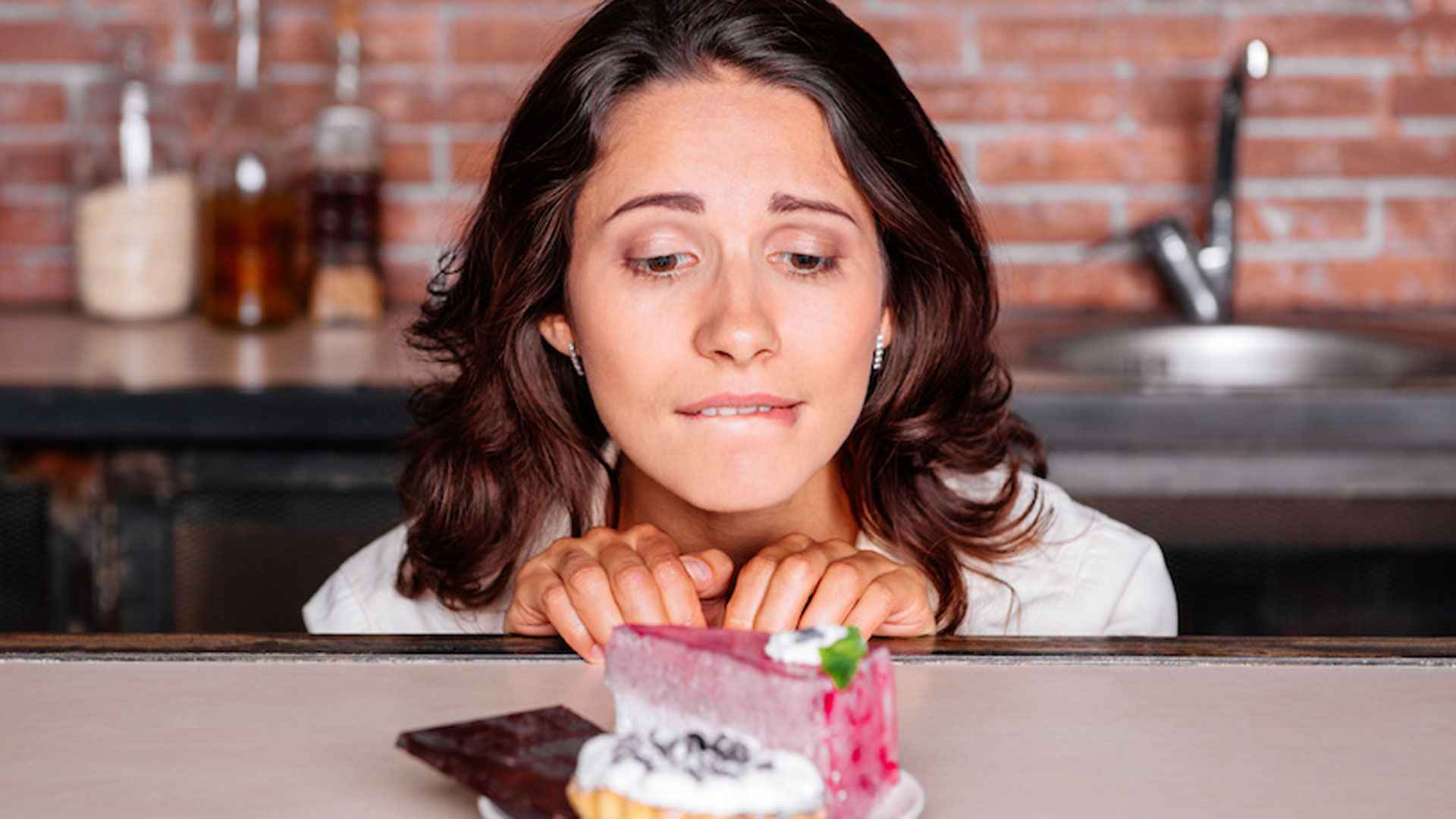 বাইরের খাবারের প্রতি আকর্ষণ কমাবে মাত্র ৫ মিনিটের এই কৌশল