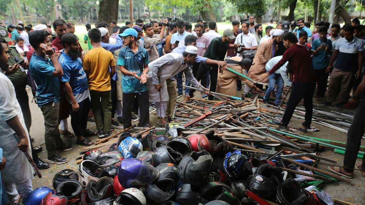 ছাত্রলীগের দখলে থাকা রুমগুলো যেন দেশীয় অস্ত্রের গুদাম!