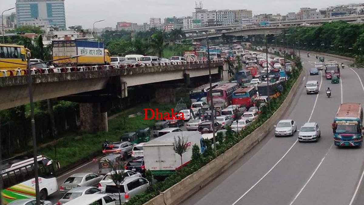 বৃষ্টি ও অসহনীয় যানজটে স্থবির রাজধানীর জনজীবন